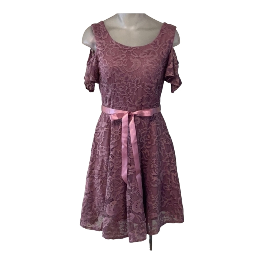 Mauve Lace Cold Shoulders Dress Size L Junior.